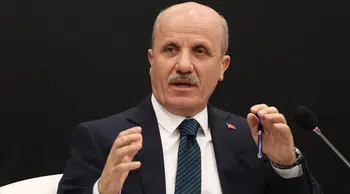 YÖK Başkanı Özvar'dan mezunlara tavsiye : Öğrenmeyi keserseniz durursunuz