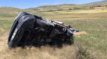 Çorum'da kamyonet devrildi, 2 kişi yaralandı