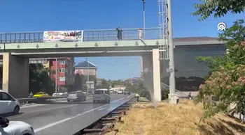 Üsküdar'da su borusu patladı : Şile Otoyolu'nda trafik aksadı