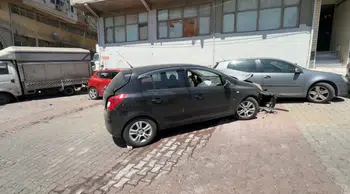 Kağıthane'de park halindeki otomobil yokuştan kaydı : 4 araç hasar gördü