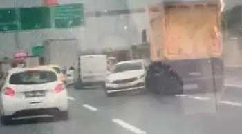 Kuzey Marmara Otoyolu'nda kaza : Tır otomobili önüne katıp metrelerce sürükledi