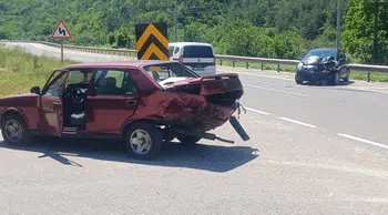 Bolu'da iki otomobil çarpıştı : 1 ölü, 1 yaralı