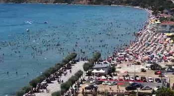 Sıcak havadan bunalan İstanbullular plajlara akın etti