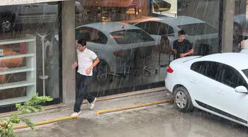 Adana’da yaz ortasında sağanak yağış : Sıcaklık 23 dereceye düştü