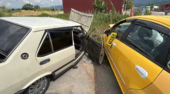 Bolu'da kaza : Ticari taksi ile otomobil çarpıştı