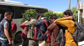 Şırnak'ta göçmen kaçakçılığı operasyonu : 12 düzensiz göçmen ve 2 organizatör yakalandı
