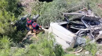 Hatay Antakya'da kaza : Kamyon şarampole devrildi