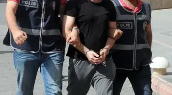 İzmir'de 'rüşvet almak' suçundan yargılanan icra memurlarına hapis cezası verildi