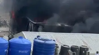 Etimesgut’ta işçi konteyneri alevlere teslim oldu