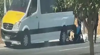 Otomobil yolcu minibüsüne çarptı: 12 yaralı