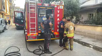 Manisa'da çatı yangını : 2 çocuk dumandan etkilendi