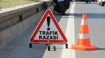 Kütahya'da otomobil ile minibüs çarpıştı : 3 yaralı