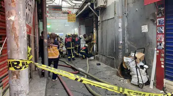 Eminönü'nde yangın : 2 itfaiye eri dumandan etkilendi