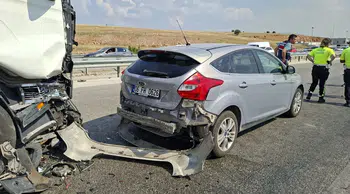 Afyonkarahisar'da 6 araçlı zincirleme kaza : 3'ü çocuk 8 yaralı