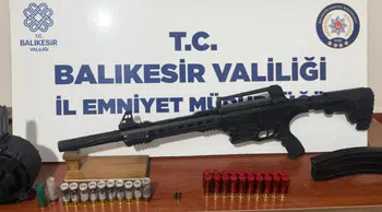 Biga'daki silahlı olayın şüphelisi Bandırma'da yakalandı : Araçtan ruhsatsız otomatik av tüfeği çıktı