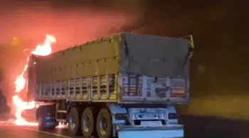 Gülek Tüneli'nde seyir halindeki tır alev topuna döndü