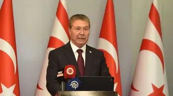 Ünal Üstel kimdir, kaç yaşında, aslen nereli, eşi kim, kaç çocuğu var, hangi ülkenin başbakanı?