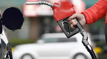 Benzin fiyatlarında indirim ne zaman gerçekleşecek ve yeni fiyatlar ne olacak?