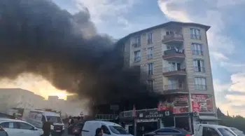 Arnavutköy’de restoranda yangın: Mahsur kalanlar kendi imkanlarıyla dışarı çıktı