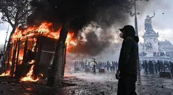 Fransa'daki Sarı Yelek Eylemlerinde 174 Kişi Tutuklandı
