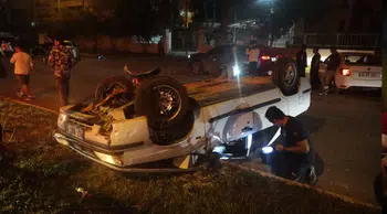 Antalya’da otomobil takla atıp ters döndü: Sürücü yaralandı