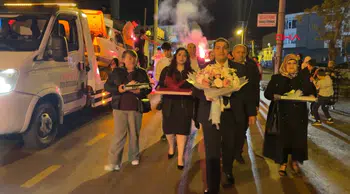 Erzurum'da 14 Araçlık Konvoy ve Havai Fişekli Kız İsteme Merasimi