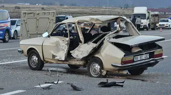 Bingöl'de Otomobil ile Motosiklet Çarpıştı: 3 Yaralı