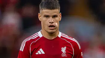 Liverpool'un sol beki Milos Kerkez kimdir, kaç yaşında ve hangi takımlarda oynadı?