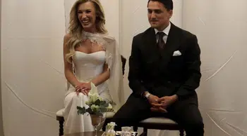 Futbolcu Cengiz Ünder, Bilge Yenigül ile nişanlandı