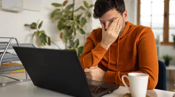 Dikkat eksikliği yetişkinlerde hangi belirtilerle kendini gösteriyor?