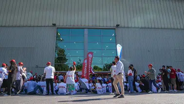İzmir'de işten atılan işçiler Meclis'e girmek istedi, arbede çıktı!