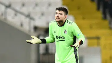 Beşiktaş’tan şok karar: Kaleci Ersin Destanoğlu yuvadan ayrılabilir
