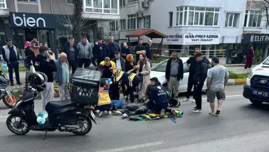 Lüleburgaz'da otomobil motosiklete çarptı : 2 genç yaralandı