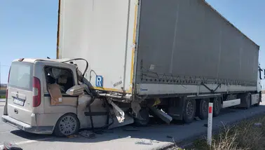 Karaman’da hafif ticari araç tıra arkadan çarptı : 1 ağır yaralı