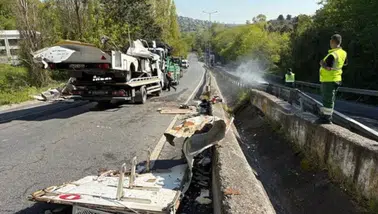 Zekeriyaköy’de dehşet veren karavan kazası : Sürücü olay yerinde can verdi