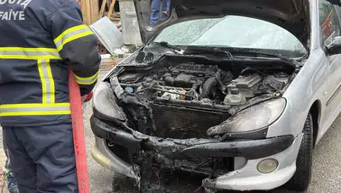 Kastamonu'da seyir halindeki otomobil alev alev yandı