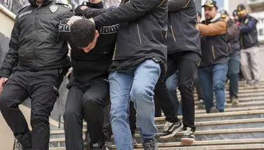 Trabzon'da silahlı suç örgütü operasyonu : 21 şüpheliden 12'si tutuklandı