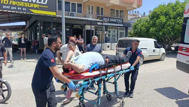Antalya'da feci kaza : Motosiklet sürücüsü havaya savruldu