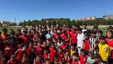 Cengiz Ünder, Balıkesir'de genç sporcularla buluştu