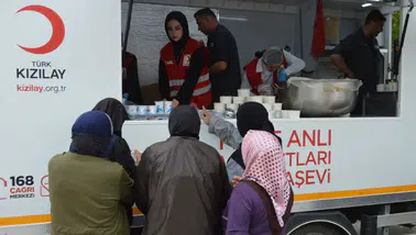Türk Kızılay'dan, Samsun'da selzedelere sıcak yemek dağıtımı