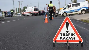 Balıkesir Bandırma'da 2 otomobil çarpıştı : 1 ölü, 4 yaralı