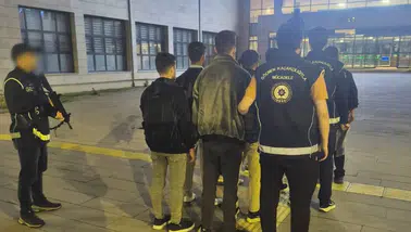 Afyonkarahisar'da göçmen kaçakçılığı operasyonu : 8 düzensiz göçmen yakalandı