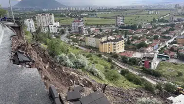Kayseri'de sağanak nedeniyle istinat duvarı çöktü