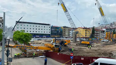 Ordu'da iş makinesi devrildi, operatör yaralandı