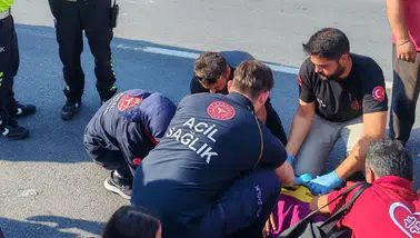 Zonguldak'ta kaza : Otomobil karşıya geçmek isteyen yayalara çarptı