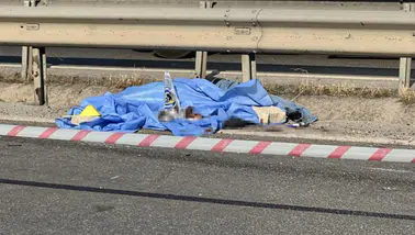 Manisa'da bariyerlere çarpan motosiklet sürücüsü öldü