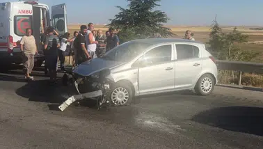 Eskişehir'de feci kaza : Otomobilin lastiği patladı, 3 yaralı
