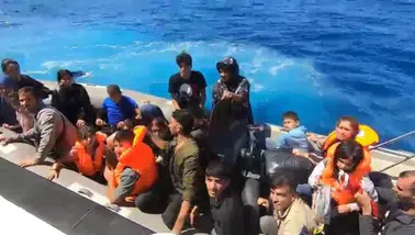 Aydın açıklarında kaçak göçmen operasyonu : 10'u çocuk 21 düzensiz göçmen yakalandı