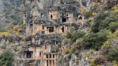 Matera'da Kayaları Oyarak İnşa Edilen Evler Önemli Bir Kültürel Miras
