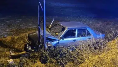 Çorum’da otomobil su kanalına devrildi